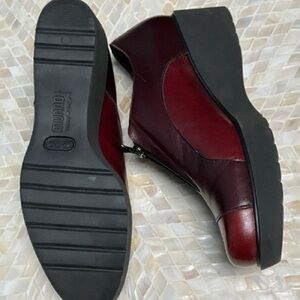 Burgundy Leather Wedge Walking Shoes by Munro American Women 7.5 M Front Top Zip
